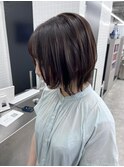 艶髪切りっぱなしボブ束間レイヤーボブ　オリーブベージュ