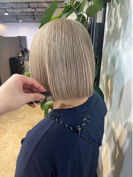 メリー オオサカ(Merly Osaka) white ash bob