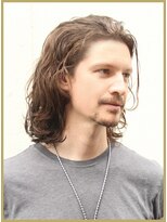 ジジバイワースホワイル(jiji by WORTH WHILE)&nbsp;ハイライト波巻きアップバングツーブロックマッシュ束感ショート