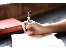 初めてご来店のお客様にはカルテとカウンセリングシートのご記入をお願いしております。