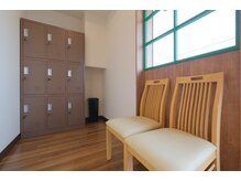 親切にスタッフがお席までご案内いたします。