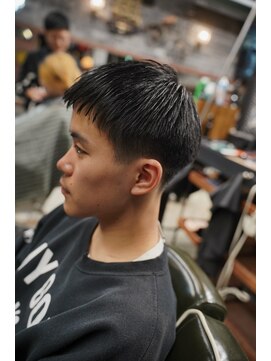 フォーコーナーズカットショップスリーセント 栄(FourCornersCutShop 3/cent) クロップスタイル