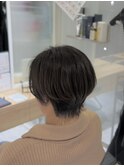 自然な丸みで魅せる、上品な大人ショート