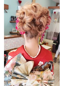 レリー ヘアアンドリラクゼーション(Rely hair&relaxation) 【成人式】お花モチーフ★華やかアップスタイル♪