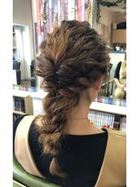 ヒマワリ(HIMAWARI)&nbsp;natsumi アレンジ 編みおろし ロングヘア