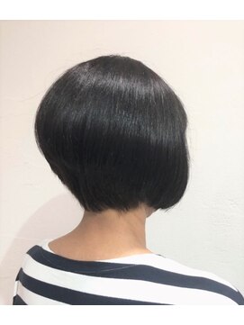 フィーカ(FIKA hair&care) 前下がりショートボブ