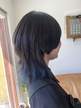 エルフゥ(Elle fou) ウルフカット　インナーカラー　ブルー