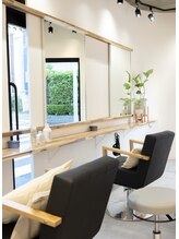 イーエム 自由通り店(e.m.) hair salon e.m.