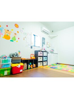 子育てママパパにおススメ★ご家族でのご来店も大歓迎です♪気兼ねなくサロンタイムを楽しめる♪
