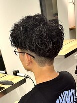 ヘルム(Helm)&nbsp;ダウンバングパーマ[名駅/透明感カラー/Wカラー/ハイライト]