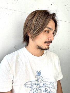 ブリーチなしカラーミルクティーベージュ　メンズセンターパート