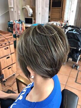ヘアーアンドネイルサロンブルー(hair & nail salon BLUE) ハイライトショート