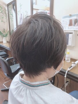 ココ(CO_CO) 後頭部丸み前下がり耳かけ有りボブ