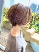 《30代、40代》白髪ぼかしハイライト×丸みとくびれショート