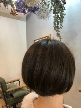 ヘアーサロン アンズ 軽やかで透け感のブルーアッシュ
