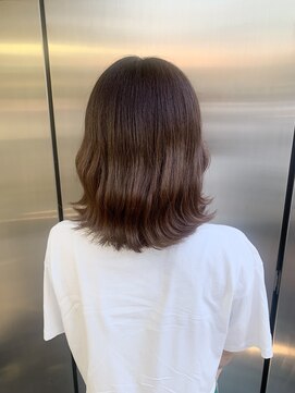 ジラ ヘアアンドメイク(girra HAIR&MAKE) ベージュ系/艶髪ピンクブラウン/ミディ