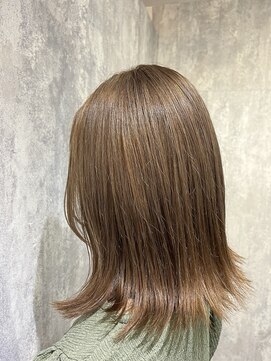 ジーナ 博多(Zina) ベージュブラン/のばしかけボブ/艶カラー/艶髪