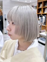 ピークアブー 銀座中央通り(PEEK-A-BOO)&nbsp;ホワイトベージュ似合わせ顔周りカット