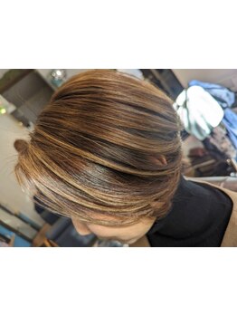 サロン独自のカラー剤の配合で、白髪染めも明るく染まる♪魅力を引き出すデザインカラーもお任せください◎