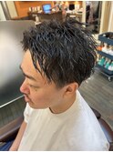 ツイストスパイラルツーブロック刈り上げセンターパート