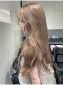 ベージュカラーウェーブヘアミルクティーベージュ
