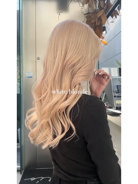 シェリ ヘアデザイン(CHERIE hair design) ロング×ホワイトブロンド［福岡/天神/大名/ホワイトブロンド］