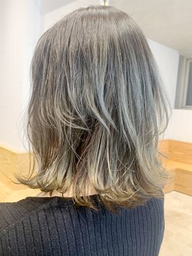 アルバム 銀座(ALBUM GINZA) シルバーグラデーション_外ハネボブアッシュブラウン_ba276421