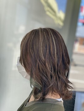 リタ ハマセン(LiTA. hamasen) グレージュ×大人イヤリングカーキ