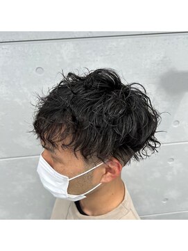 ヘアステージアミカル メンズツイストスパイラルパーマ／マッシュ／ツーブロック