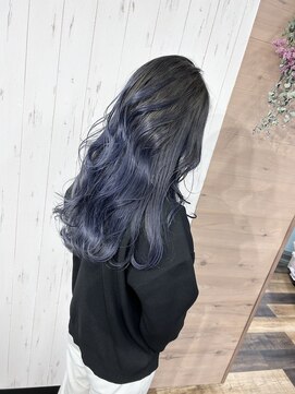 アンティア小作(ANT‘IA) ブルーシルバー。バレイヤージュ