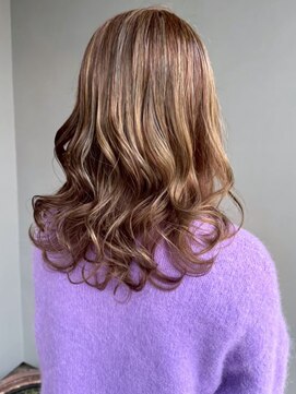 ナカオコアフュール(NAKAO COIFFURE) ミルクティーベージュ ハイライト コテ巻きアレンジ