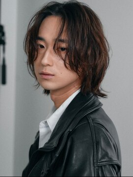 フィフスパーク(fifth PARK) ナチュラルな質感が人気の無造作パーマ×センターパートウルフ