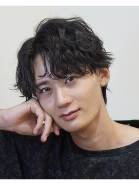 ビカム 名駅(become) 【縦落ちコンマバングウルフ】センターパートツイストスパイラル