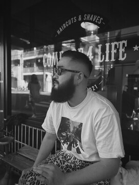 カムレイドフォーライフ(COMRADE 4 LIFE) 男らしさ100% スキンフェード 担当松尾