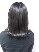 リタ(Lita)&nbsp;Lita遠藤担当　極細ハイライト　グレージュ×シルバー◎