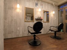 店内はホッと落ち着いてお過ごし頂ける空間となっております。