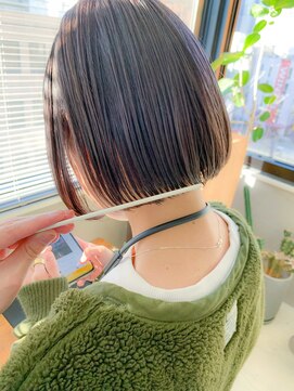 テトヘアー(teto hair) ミニボブ、前下がりボブ、スリークボブ、アッシュブラウン