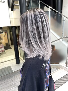 ジゼル(gisele) (小山)ホワイトバレイヤージュ