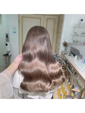 フォルテ 表参道店(FORTE) ハイトーンでも艶髪プラチナカラー