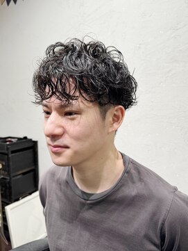 プレイス(PLACE) ウェット質感で仕上げるメンズパーマ