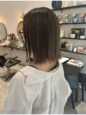 ぱつっとボブ×オリーブグレージュ
