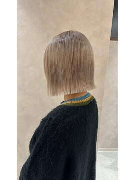 サロンドディバース(Salon de DIVERSE) 切りっぱなしボブ×ホワイトミルクティー