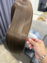 ナチュラルなのに惹きつける美しい艶。《レイヤー/グレージュ/ベージュ/くびれスタイル/艶髪/髪質改善》