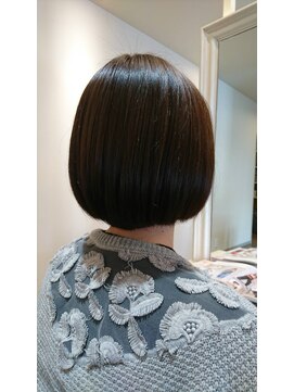 エメ(Aimer h-air) お手入れ簡単ニュアンスショートボブ