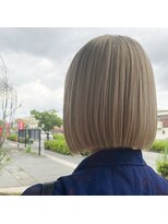 カムジーヘッドカミノウラ(COMEGHEAD KAMINOURA)&nbsp;ブロンドボブ＃ブリーチ＃ハイライト＃Wカラー＃ダブルカラー