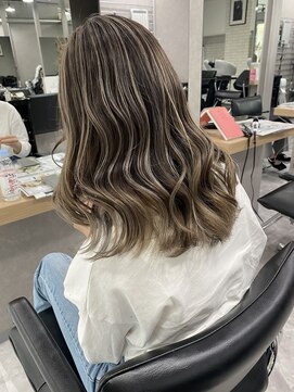 レディアル 大宮(REDEAL ope.) 【ハイライト】ベージュハイライトバレイヤージュ白髪ぼかし