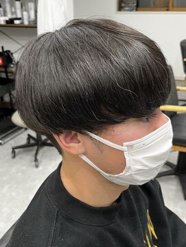 フゥ 宇都宮(FeU) 波巻きパーマセンターパートツイストスパイラルパーマ刈り上げ