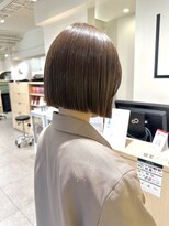 レア 渋谷(Le'a) 切りっぱなしボブ/タッセルボブ/重めボブ/ストレートボブ