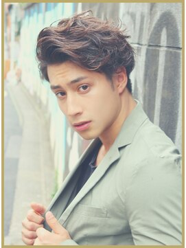 ジジバイワースホワイル(jiji by WORTH WHILE) アッシュブラックウルフマッシュパーマハイライト波巻きショート