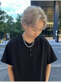 メンズブリーチホワイトベージュセンターパートフェザー